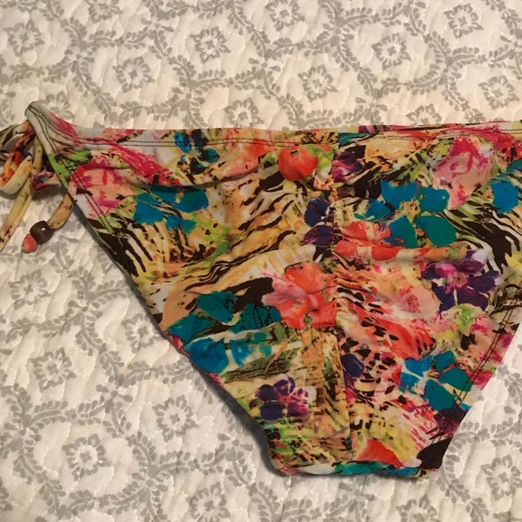 string bikini bottoms - Picture 4 of 8